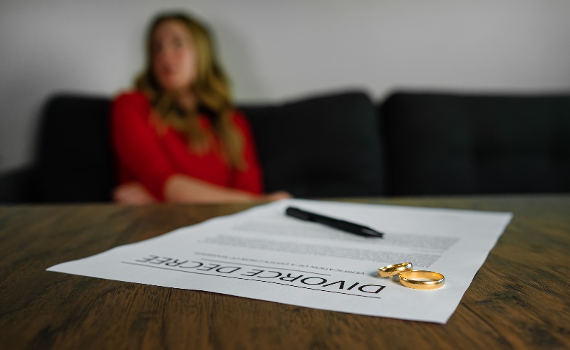 divorce paper on a desk with a pen.